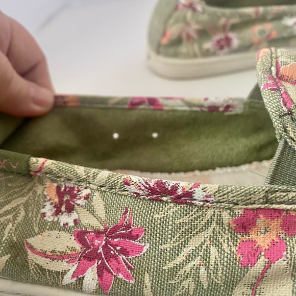 Roxy Floral Green and Pink Moccasins - Picture 4 of 7